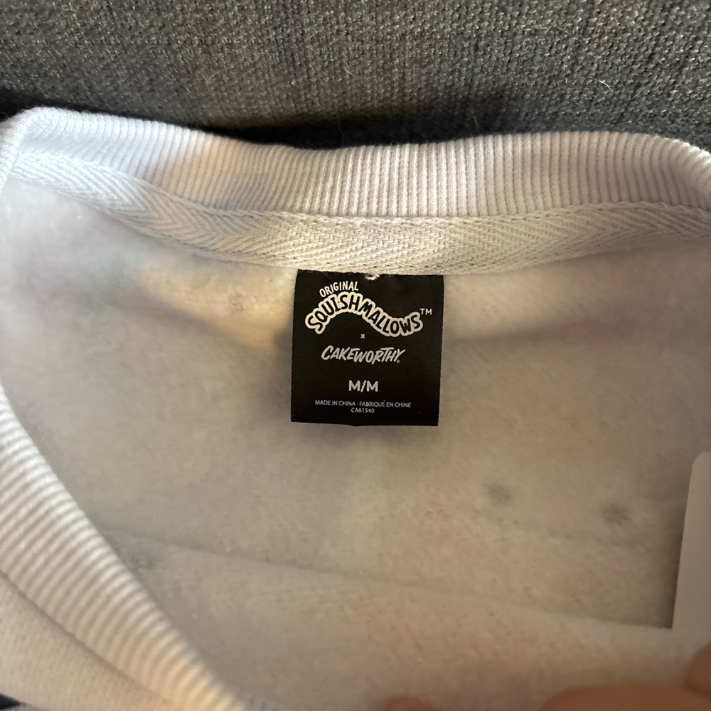 Cakeworthy x squishmallows crew neck all over print sweater medium - Picture 3 of 5